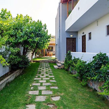Irida Guesthouse By The Pool Плакиас Екстериор снимка
