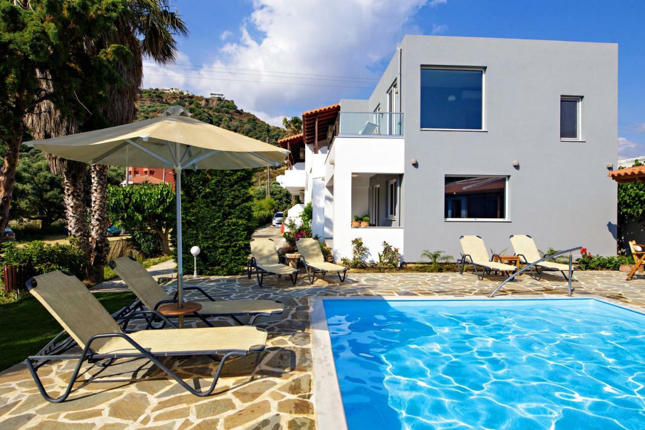 Irida Guesthouse By The Pool Плакиас Екстериор снимка