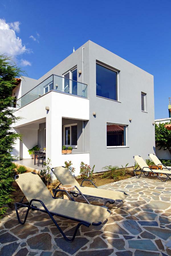 Irida Guesthouse By The Pool Плакиас Екстериор снимка