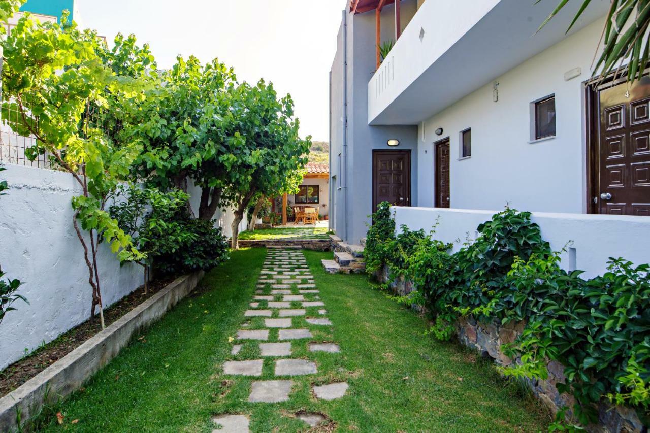 Irida Guesthouse By The Pool Плакиас Екстериор снимка