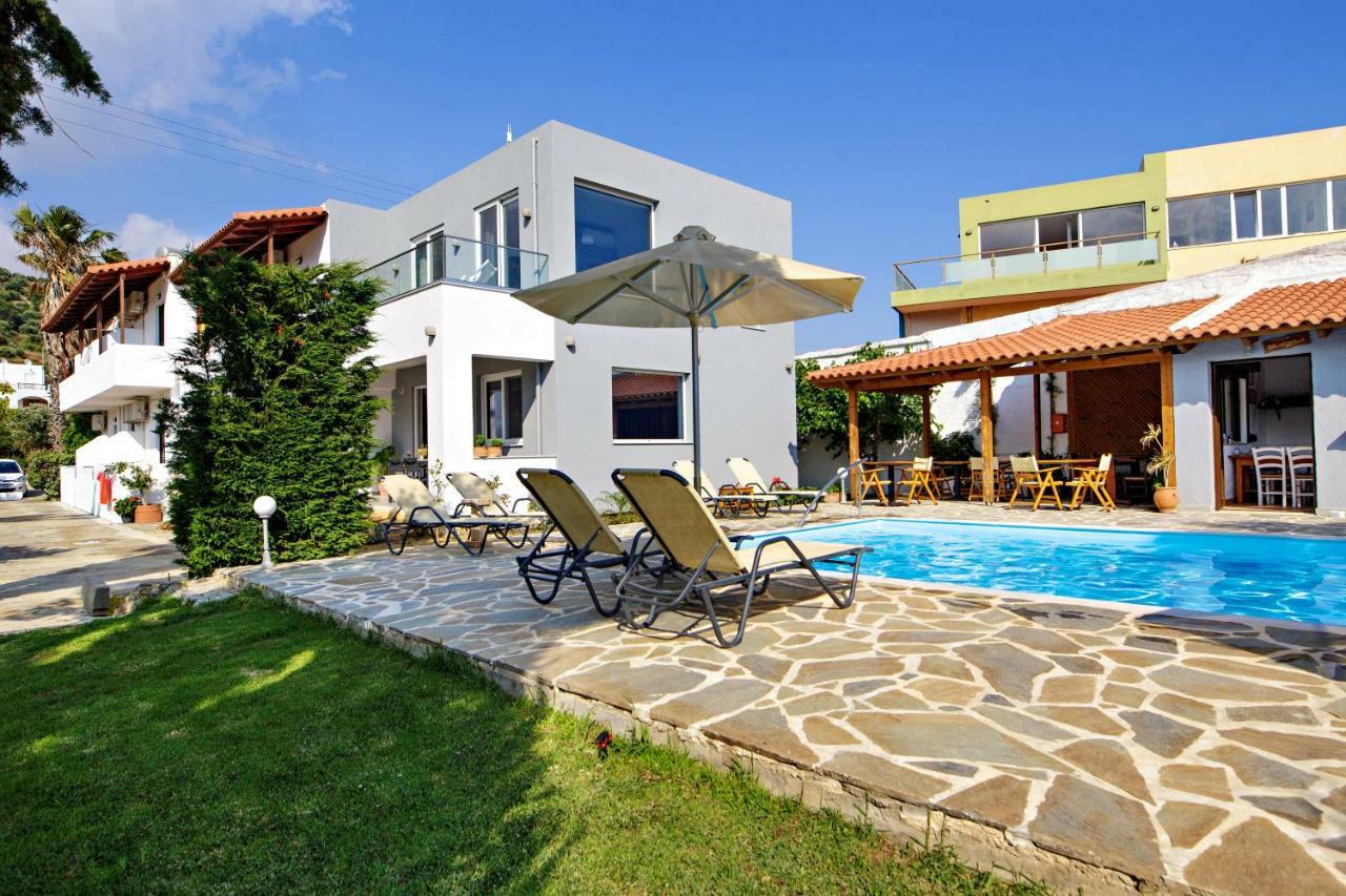 Irida Guesthouse By The Pool Плакиас Екстериор снимка